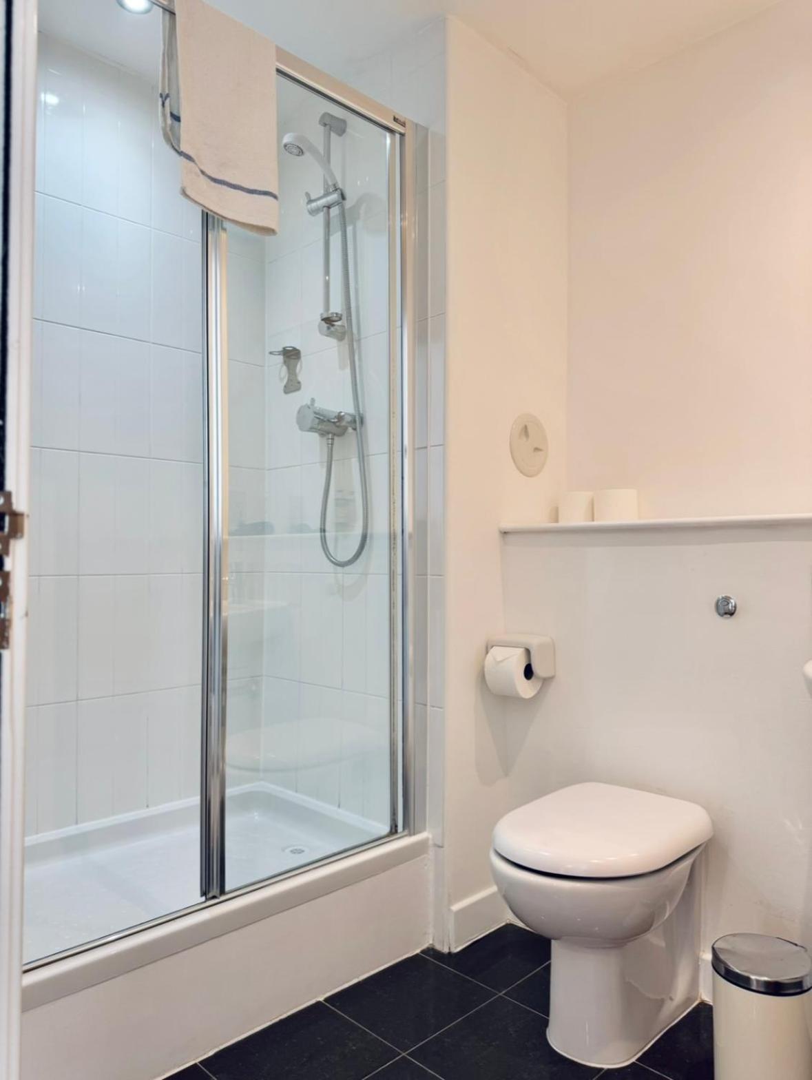 Modern Two Bedroom Apartments Edinburgh Exterior photo